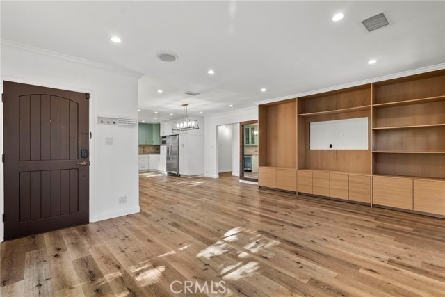 Detail Gallery Image 11 of 33 For 5752 Calhoun Ave, Sherman Oaks,  CA 91401 - 3 Beds | 2 Baths