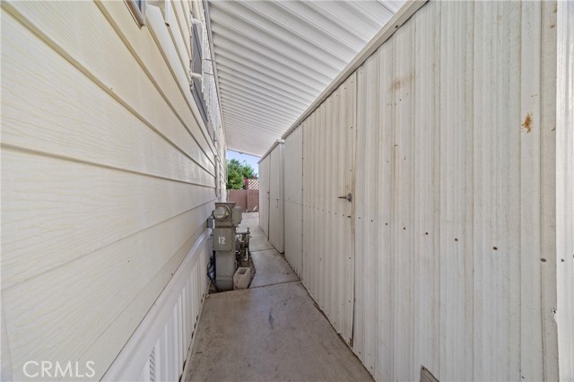 575 S Lyon, Hemet CA: https://media.crmls.org/medias/1533601a-70d4-4f73-bada-033717279115.jpg