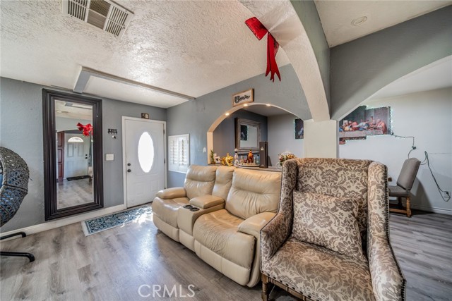 Detail Gallery Image 9 of 24 For 14828 Ivy, Fontana,  CA 92335 - 4 Beds | 2 Baths