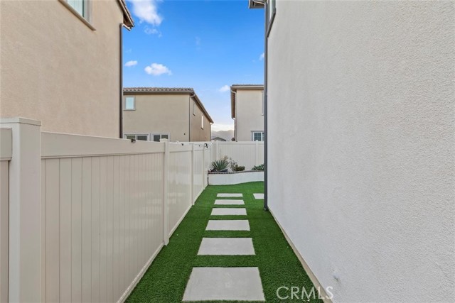 2275 Melogold Way, Corona CA: https://media.crmls.org/medias/15348456-01ef-47e5-989b-4e4058a0d2c3.jpg