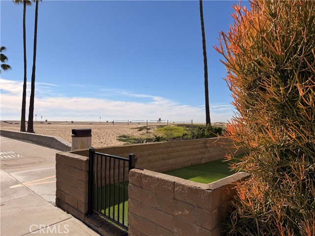 Detail Gallery Image 4 of 32 For 418 #a E Oceanfront, Newport Beach,  CA 92661 - 3 Beds | 2 Baths