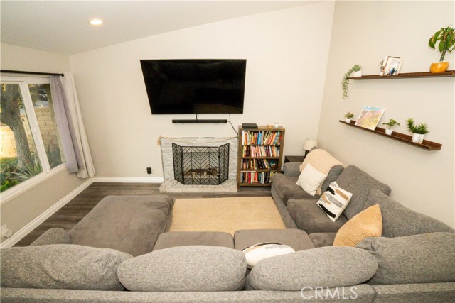 Detail Gallery Image 3 of 20 For 27626 Saffron Ln, Saugus,  CA 91350 - 3 Beds | 2 Baths