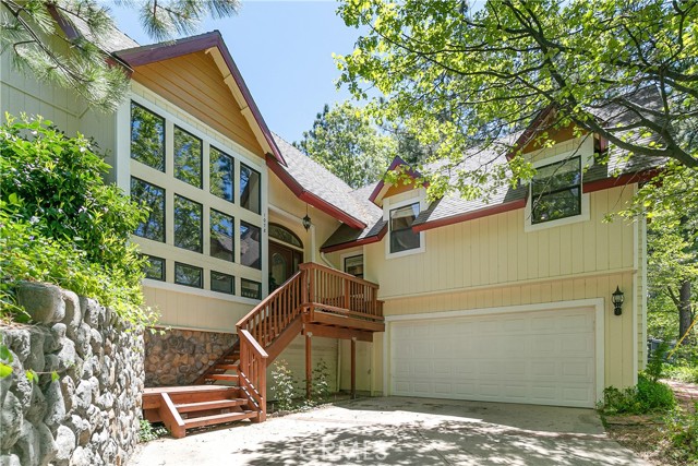Detail Gallery Image 2 of 38 For 1078 Sandalwood Dr, Lake Arrowhead,  CA 02352 - 3 Beds | 2 Baths