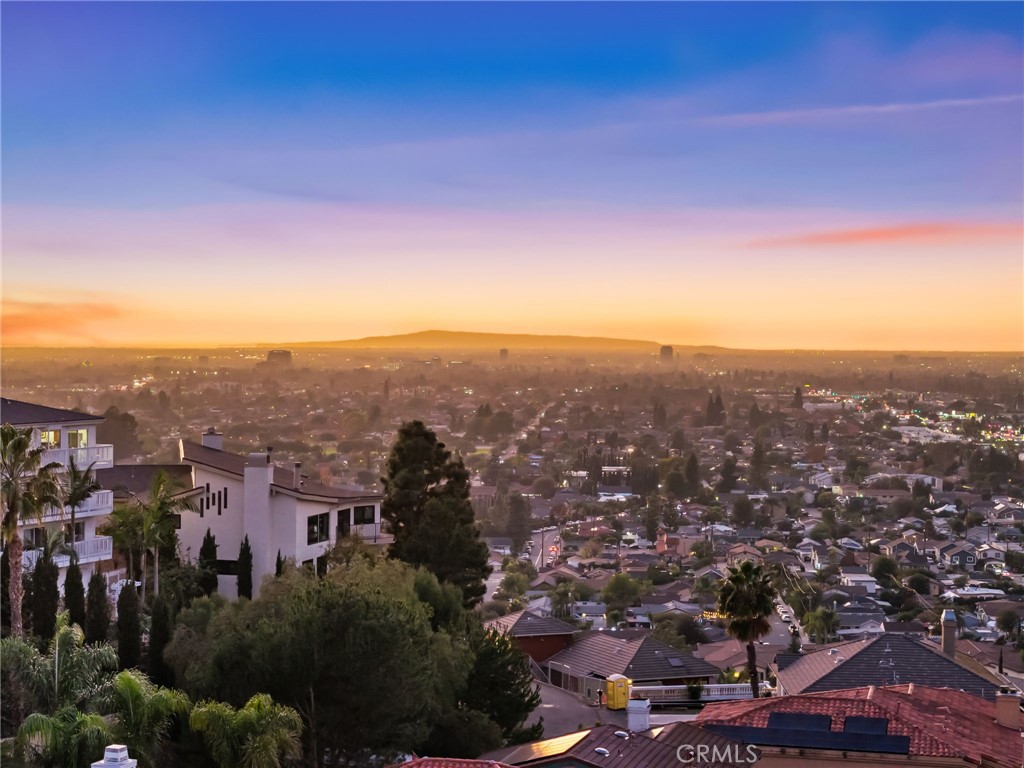 https://media.crmls.org/medias/1536148b-d13a-4c8d-a80a-955cad824c1f.jpg?preset=X-Large