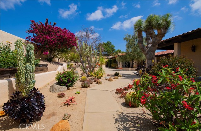 28306 Crescent Hill Way, Escondido CA: https://media.crmls.org/medias/1536174b-5368-40a7-a113-4ff0cb1959ca.jpg