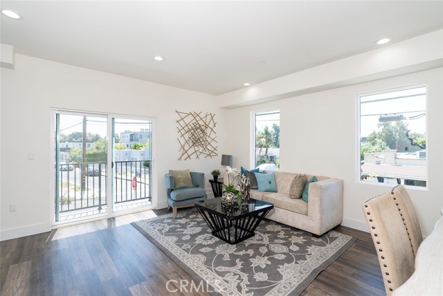 Detail Gallery Image 6 of 24 For 2231 S Longwood Ave, Los Angeles,  CA 90016 - – Beds | – Baths