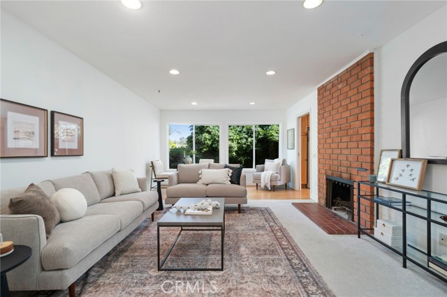 3273 Indiana Ave, Costa Mesa CA: https://media.crmls.org/medias/15375c7e-09a3-4f7c-9c9c-60f4982ba60f.jpg