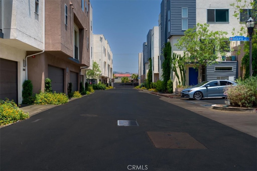 https://media.crmls.org/medias/15377531-9e1b-4cb0-935c-1c3af2aaac32.jpg?preset=X-Large