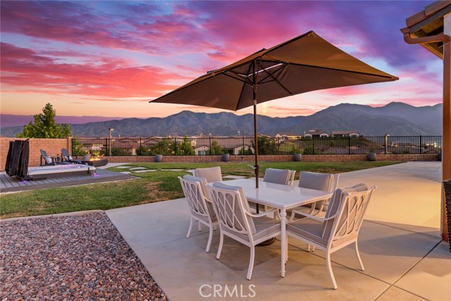 11565 Dovecoat Way, Corona CA: https://media.crmls.org/medias/15383f71-87fb-4a1f-8fe8-49176ac42e3d.jpg