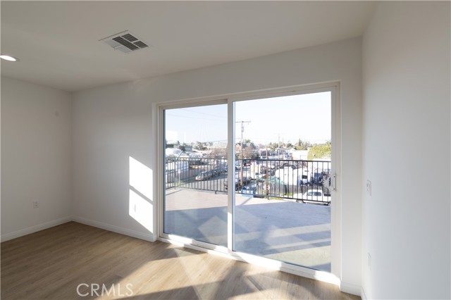 Detail Gallery Image 5 of 14 For 211 N Hathaway St #B,  Santa Ana,  CA 92703 - 2 Beds | 2 Baths