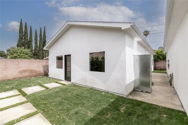 15009 Wyandotte Street, Van Nuys CA: https://media.crmls.org/medias/1538f475-30e2-404f-8fcf-af12ac0cffe7.jpg