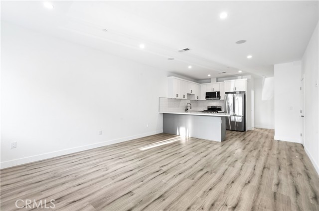 Detail Gallery Image 3 of 32 For 10857 Morrison #1/2,  North Hollywood,  CA 91601 - 4 Beds | 3 Baths