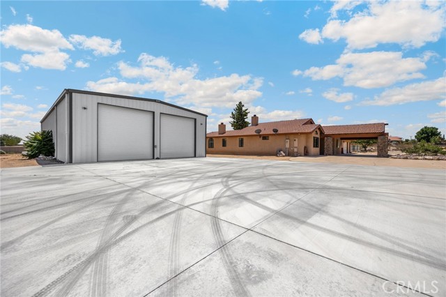 11915 Redwood Avenue, Hesperia CA: https://media.crmls.org/medias/153b4498-197d-4497-ab1b-ebfbe5e509a3.jpg