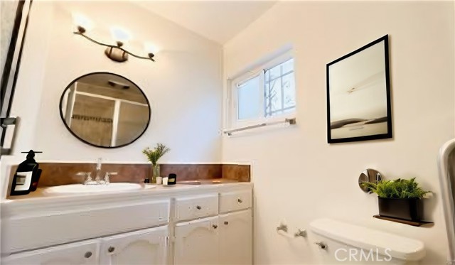 919 E La Palma Drive, Inglewood CA: https://media.crmls.org/medias/153bcd84-f70e-40ef-bc0c-a64ef168c855.jpg