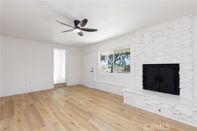 30985 Reservoir Avenue, Nuevo CA: https://media.crmls.org/medias/153ccaec-b586-474c-9e51-6cdb272f8310.jpg