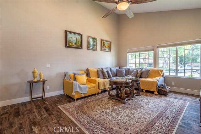 Detail Gallery Image 2 of 19 For 27295 via Marcia, Saugus,  CA 91350 - 4 Beds | 2 Baths