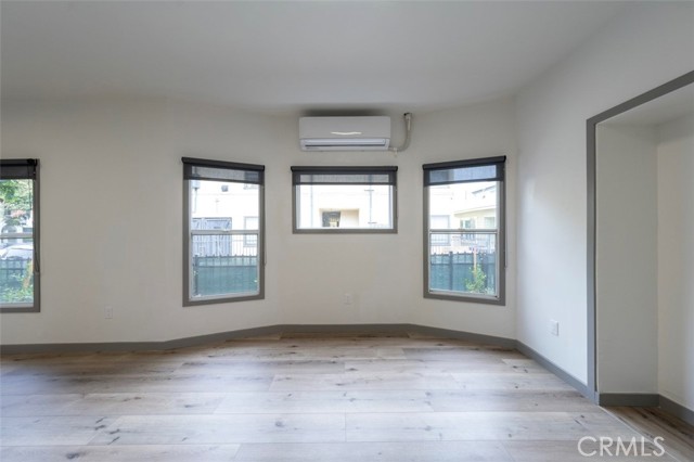 532 W 5th Street, Long Beach CA: https://media.crmls.org/medias/153e5220-c036-4828-97f0-1d2d858c310a.jpg