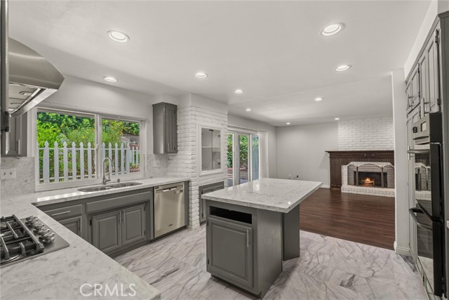 24101 Cindy Lane, Lake Forest CA: https://media.crmls.org/medias/153ebf9b-274e-4ad0-8e48-230ae203d8be.jpg