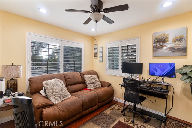 Detail Gallery Image 12 of 27 For 1061 Harbor Heights #B,  Harbor City,  CA 90710 - 3 Beds | 2/1 Baths