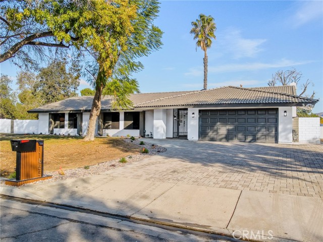 Detail Gallery Image 2 of 60 For 11655 Overland Dr, Fontana,  CA 92337 - 4 Beds | 2 Baths