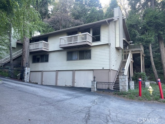 Detail Gallery Image 1 of 16 For 101 Rockledge Ln, Lake Arrowhead,  CA 92352 - 4 Beds | 2 Baths