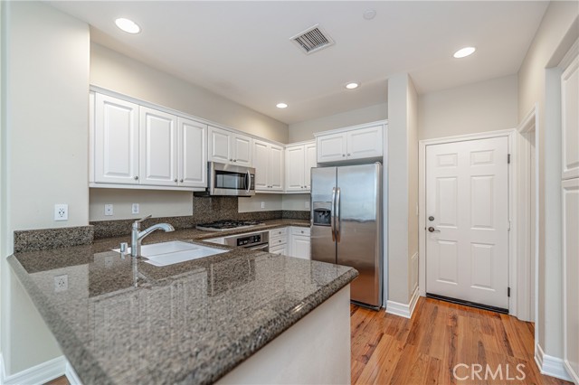 Detail Gallery Image 9 of 44 For 3359 via Sienna, Costa Mesa,  CA 92626 - 3 Beds | 2/1 Baths