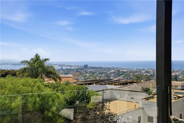 Detail Gallery Image 19 of 72 For 5108 Gordon Ln, San Diego,  CA 92109 - 4 Beds | 5/1 Baths