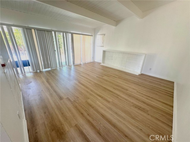 Detail Gallery Image 3 of 22 For 17731 Elkwood St, Reseda,  CA 91335 - 3 Beds | 2 Baths