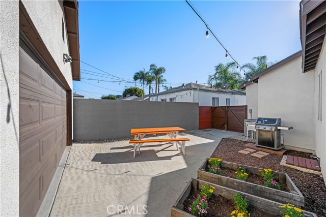 Detail Gallery Image 11 of 53 For 5979 Hereford, Los Angeles,  CA 90022 - 3 Beds | 2 Baths