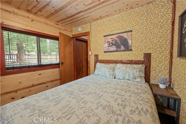 Detail Gallery Image 5 of 12 For 344 Edgemoor, Big Bear Lake,  CA 92315 - 2 Beds | 1 Baths