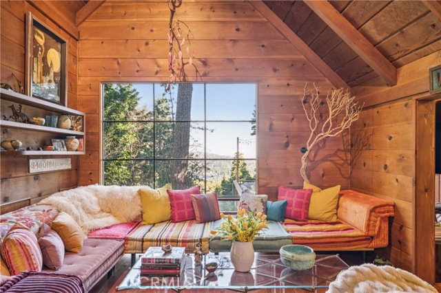 Detail Gallery Image 13 of 69 For 840 Coyote Walk, Lake Arrowhead,  CA 92352 - 4 Beds | 3 Baths