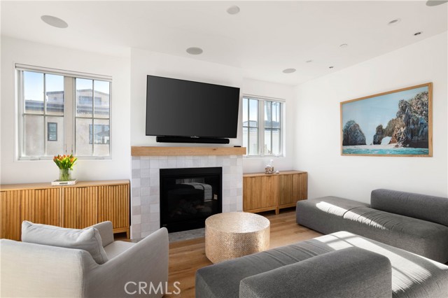 Detail Gallery Image 34 of 65 For 400 40th Street, Newport Beach,  CA 92663 - 7 Beds | 6/2 Baths