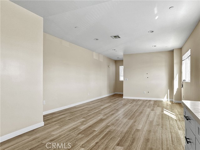 1002 E 33rd Street, Los Angeles CA: https://media.crmls.org/medias/154571e5-ffb6-4394-8b78-fea2845eef07.jpg