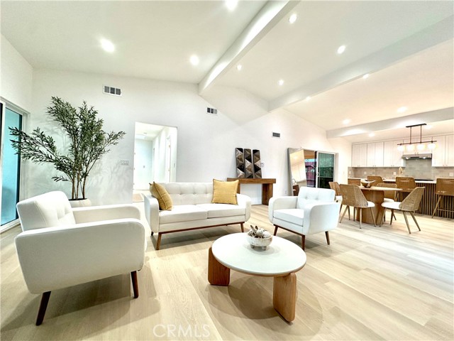 10335 Babbitt Avenue, Granada Hills CA: https://media.crmls.org/medias/15459751-336e-46f3-8636-3c11fb43e959.jpg