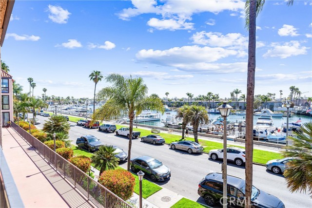 201 Bay Shore Avenue, Long Beach CA: https://media.crmls.org/medias/15462077-f485-4884-86a3-dda5a456c773.jpg