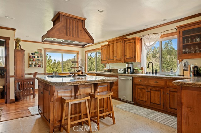 Detail Gallery Image 11 of 52 For 813 Brentwood, Lake Arrowhead,  CA 92352 - 4 Beds | 3/1 Baths