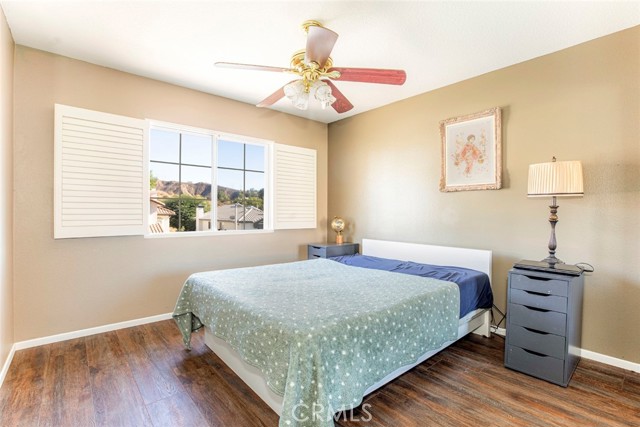 28741 Park Woodland Place, Saugus CA: https://media.crmls.org/medias/1546f3d6-7b8e-4c18-b686-5d94f310b7f1.jpg