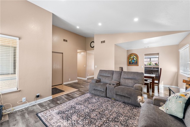 Detail Gallery Image 3 of 26 For 4846 Karling Pl, Palmdale,  CA 93552 - 3 Beds | 2 Baths