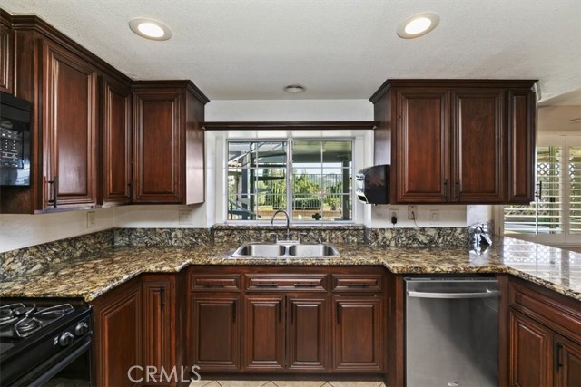 Detail Gallery Image 20 of 70 For 531 Ventura, Corona,  CA 92879 - 4 Beds | 3 Baths