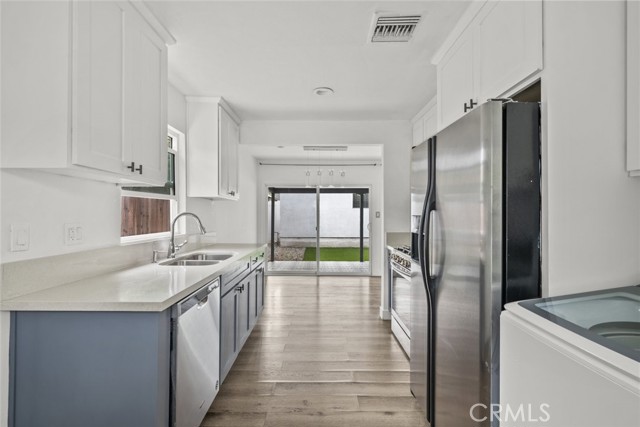 Detail Gallery Image 12 of 33 For 7952 White Oak Ave, Northridge,  CA 91325 - 2 Beds | 1 Baths