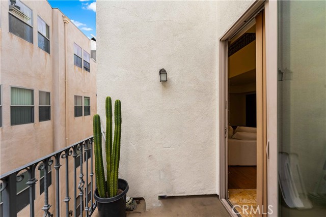Detail Gallery Image 25 of 33 For 10913 Whipple St #302,  Toluca Lake,  CA 91602 - 2 Beds | 2 Baths