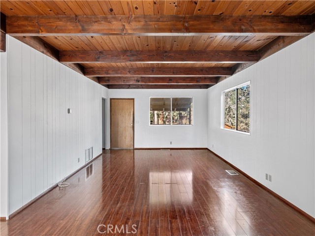 Detail Gallery Image 5 of 39 For 1725 Linnet, Wrightwood,  CA 92397 - 3 Beds | 2 Baths