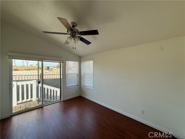 11101 Imperial Hwy, Norwalk CA: https://media.crmls.org/medias/154931a2-031c-440a-906c-406dcb4f7e5e.jpg