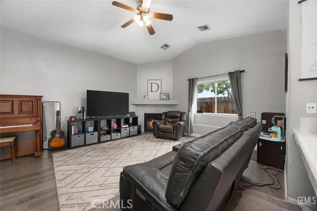 Detail Gallery Image 8 of 31 For 11617 Cactus Dr, Bakersfield,  CA 93312 - 3 Beds | 2 Baths