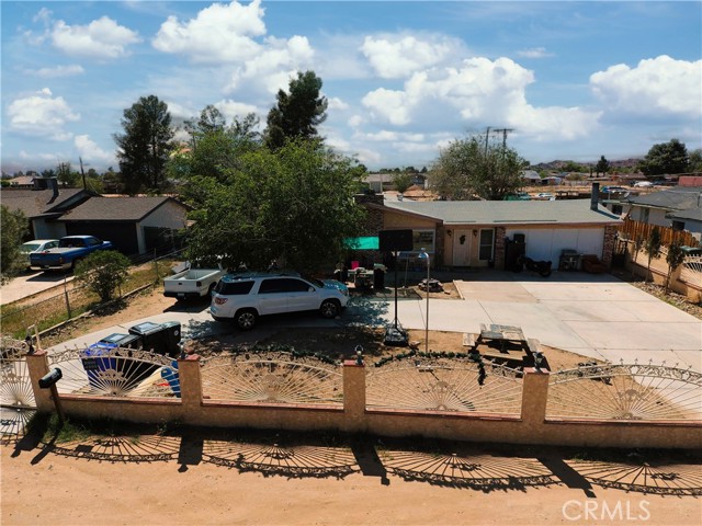 14136 Osage Road, Apple Valley CA: https://media.crmls.org/medias/1549e2c9-5cf8-4d69-8736-2e5fcdc311e2.jpg