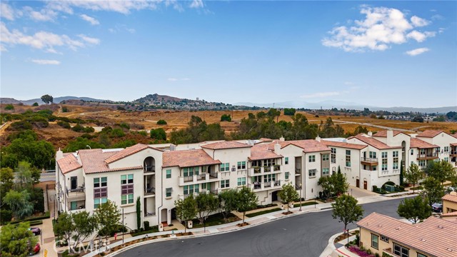 Detail Gallery Image 30 of 37 For 220 Buena Vida Dr #301,  Brea,  CA 92823 - 3 Beds | 2 Baths