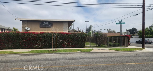 1935 W Linden Street, Riverside CA: https://media.crmls.org/medias/154a01b9-2ee6-46c4-8389-554413b0870e.jpg