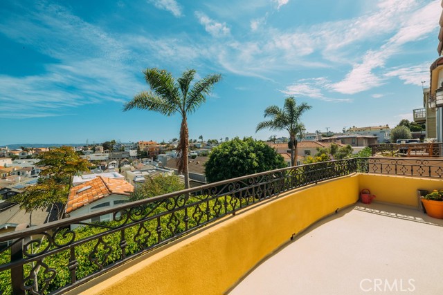 1612 Speyer Lane, Redondo Beach, California 90278, 4 Bedrooms Bedrooms, ,3 BathroomsBathrooms,Residential,For Sale,Speyer,PW25012804