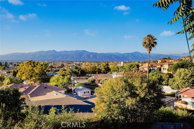 304 W Graves Avenue, Monterey Park CA: https://media.crmls.org/medias/154bc2d0-d3b5-4547-a430-822bb56612c9.jpg