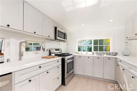 Detail Gallery Image 9 of 28 For 265 Mayflower, Newport Beach,  CA 92660 - 2 Beds | 2 Baths